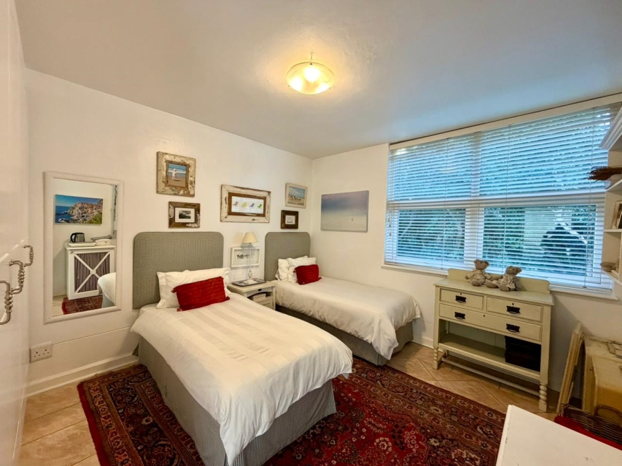 4 Bedroom Property for Sale in Constantia Kloof Western Cape